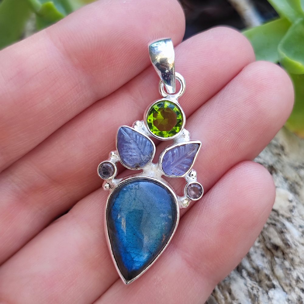 Ciondolo etnico in argento 925 con pietra - SIKKA