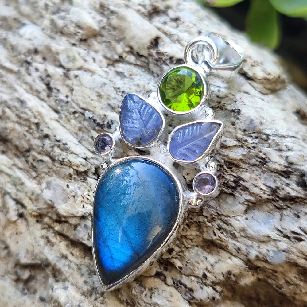 Ciondolo etnico in argento 925 con pietra - SIKKA