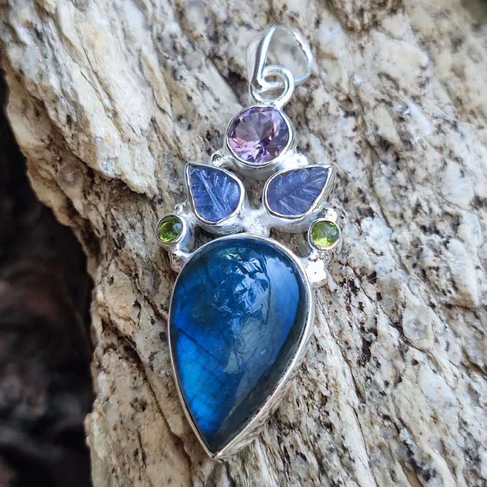 Ciondolo etnico in argento 925 con pietra - SIKKA