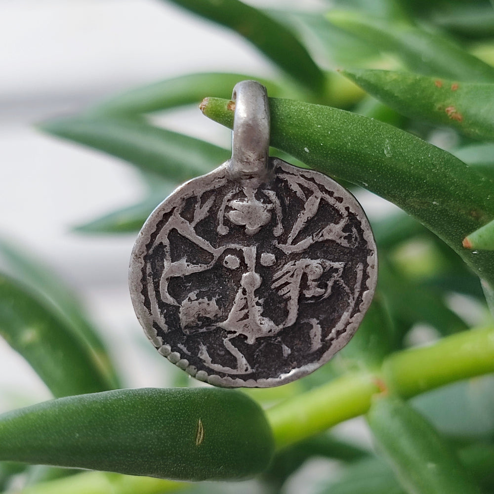 Ciondolo in argento antico con divinità Durga - KARUWA