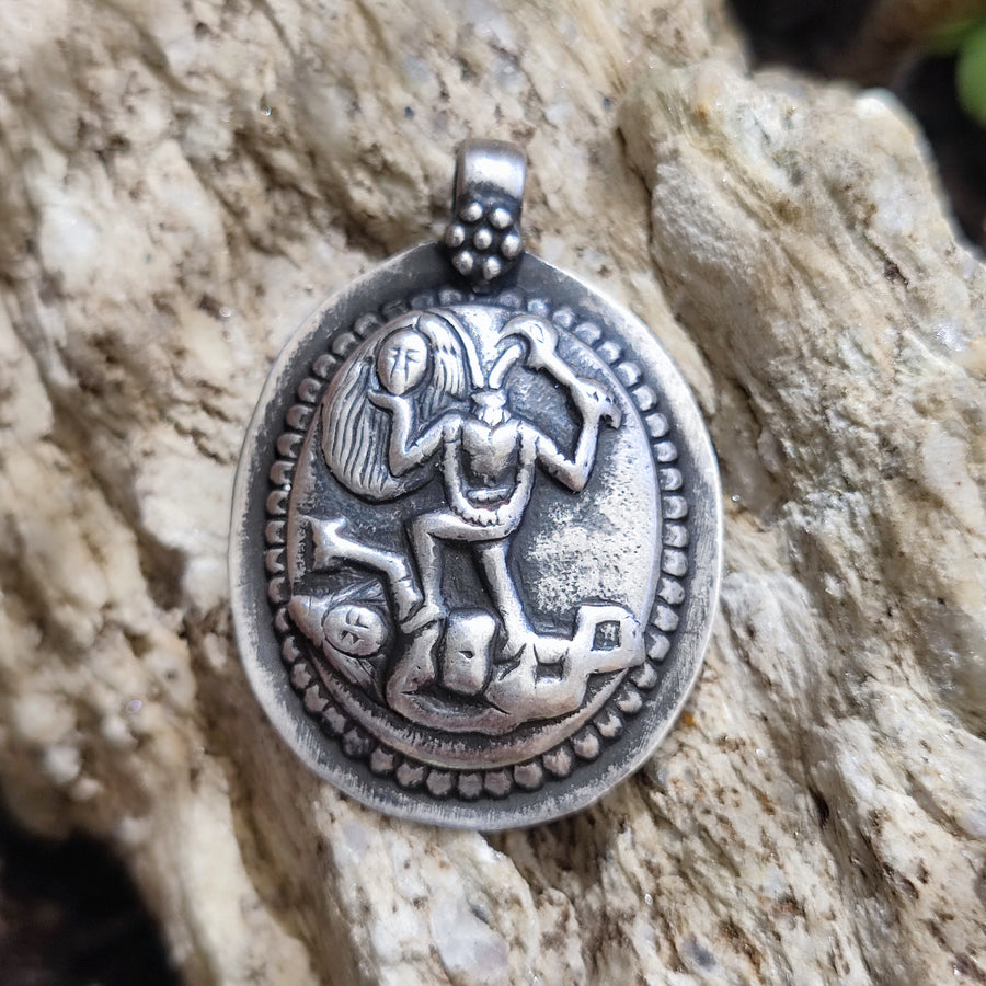 Ciondolo in argento antico con la dea Kali - SURDAHA