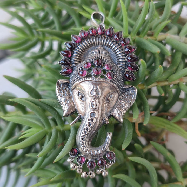 Ciondolo in argento 925 elefante con pietra - HARITARI