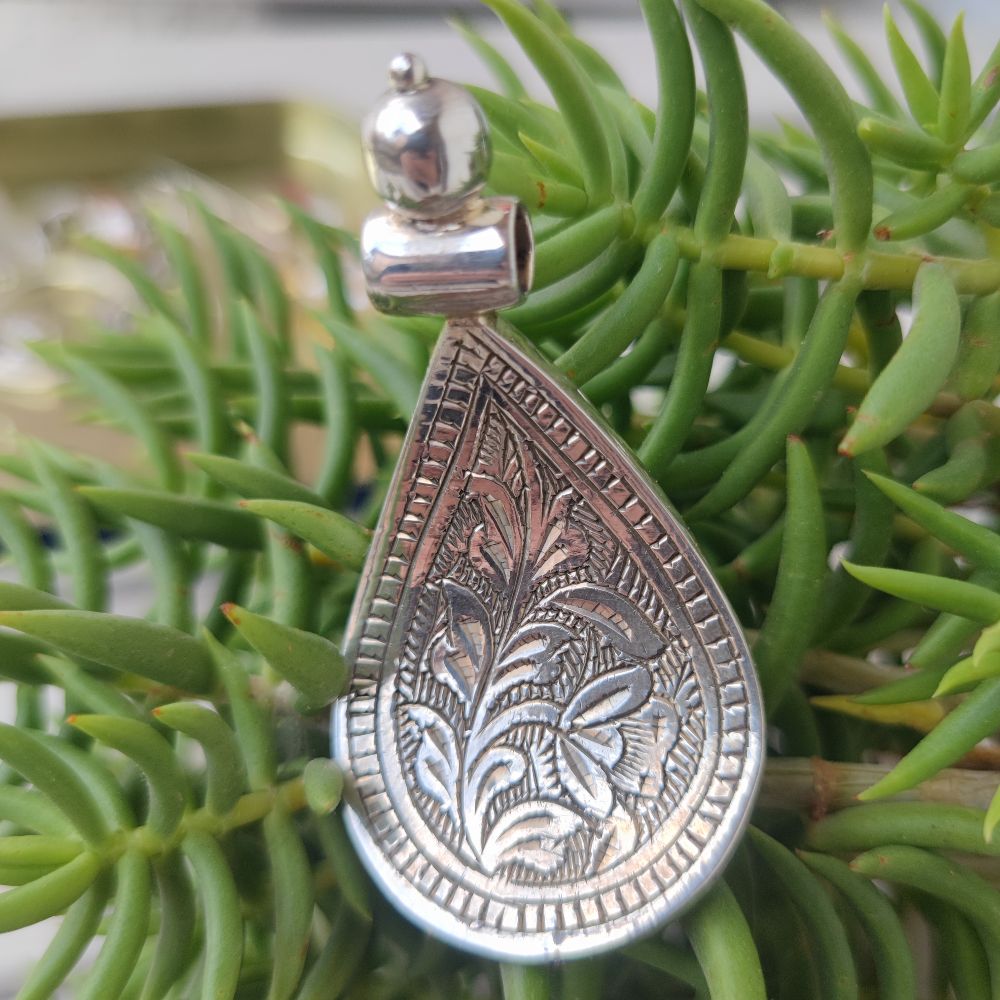 Indian Ethnic Pendant in 925 Silver - MURHU