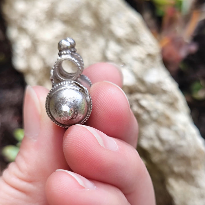 Ciondolo in argento antico con PORTA PREGHIERE - TAWIZ