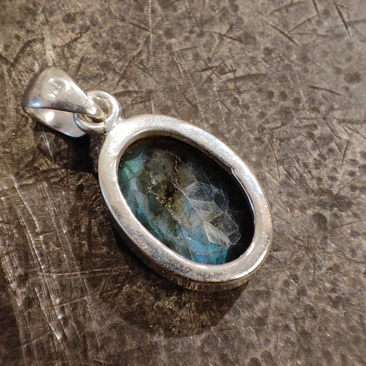 Ciondolo in argento 925 con labradorite - ABHIJAY