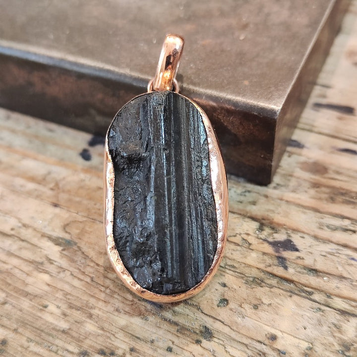 Ciondolo con TORMALINA NERA in rame - BLACK