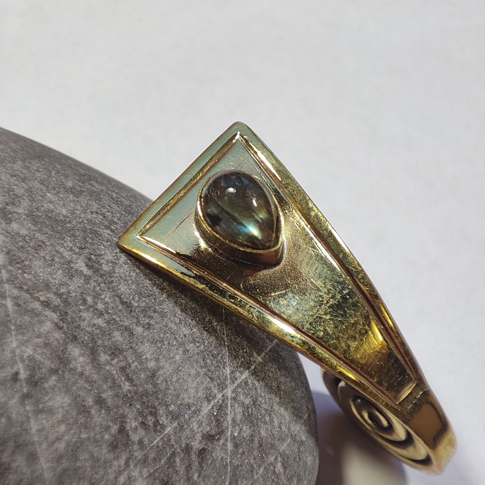 Ethnic Indian Earrings in Brass Stone - HERDAR Spiral