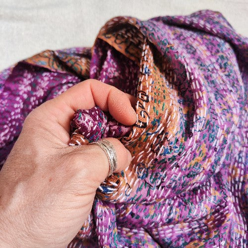 Sciarpa KANTHA con tessuti vintage misto seta ricamo a mano - LAVANDA
