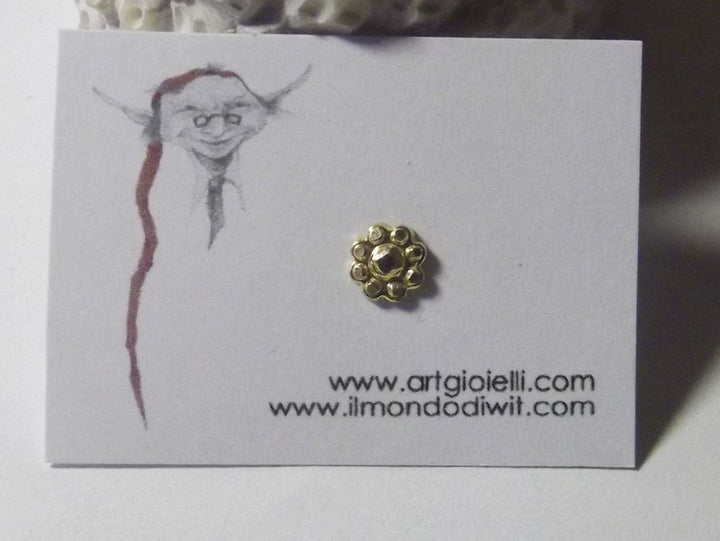 18-goldener Blumen-Nasenohrring 5 mm – THALLURU