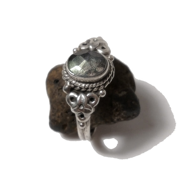 HALMA ETHNIC RING in 925 silver with Labradorite, Garnet, Amethyst
