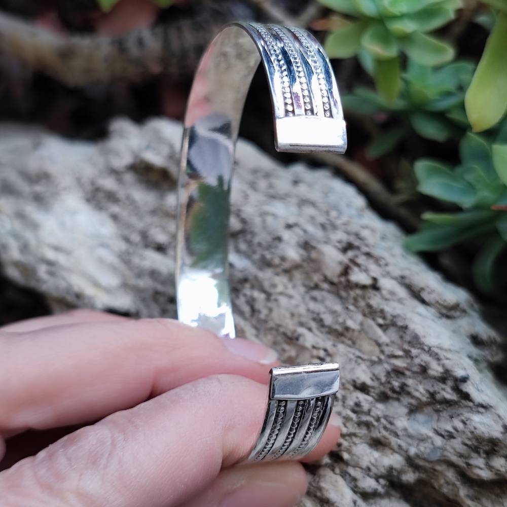 Bracciale etnico rigido in argento 925 - DERBA