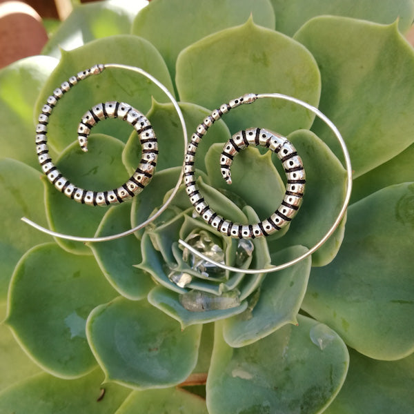 ORECCHINI etnici MILANA in ottone senza pietra | ORECCHINI etnici spirale | ilmondodiwit.com