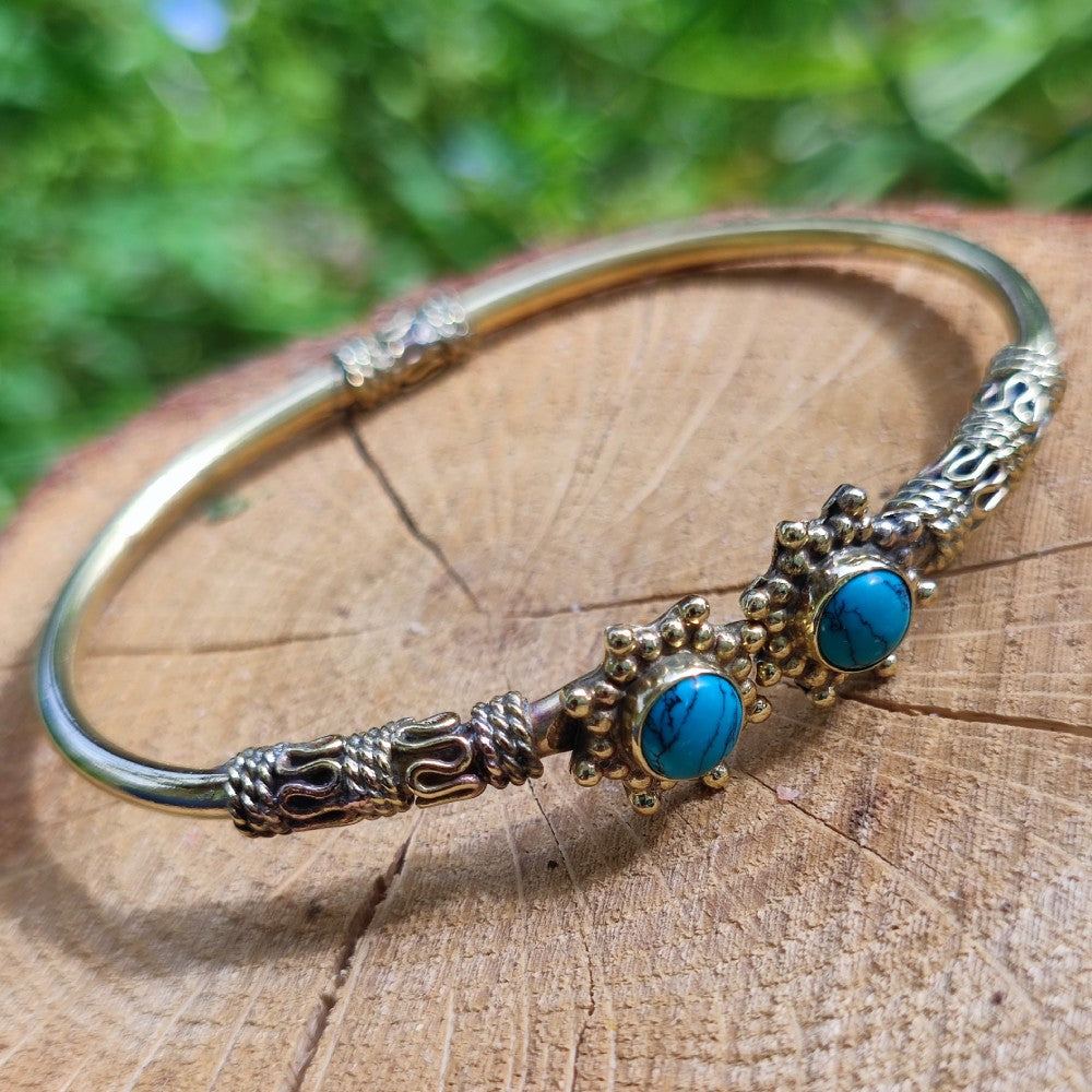 Upendra Bracciale indiano in ottone con pietra  Howlite turchese