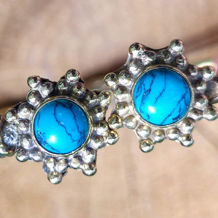 Upendra Bracciale indiano in ottone con pietraUpendra Bracciale indiano in ottone con pietra Howlite turchese