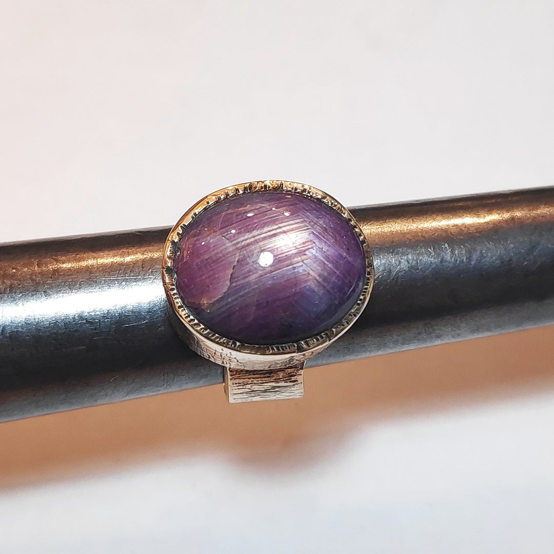 Anello in bronzo e rubino stellato