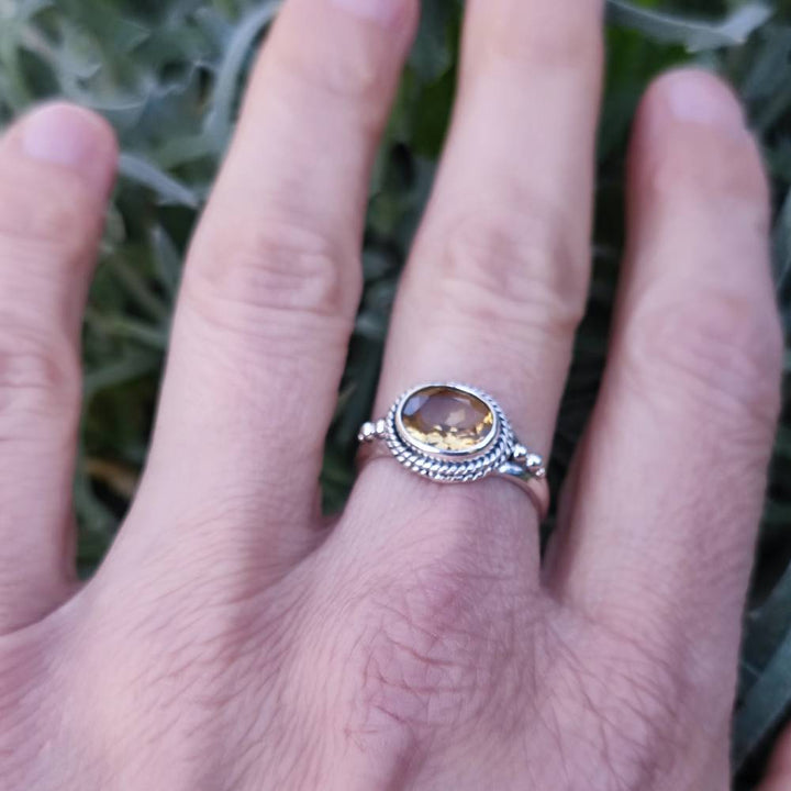 Anello GIRIRAJ in argento 925 con pietra quarzo citrino