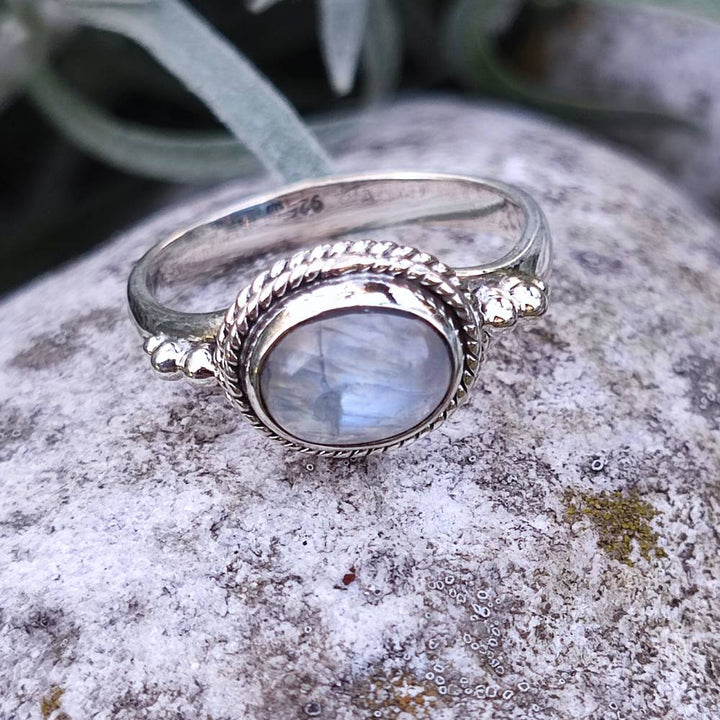 Anello GIRIRAJ in argento 925 con pietra di luna