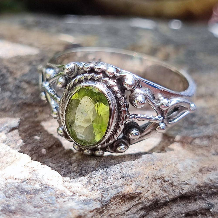 Anello LALITESH in argento 925 con pietra peridoto