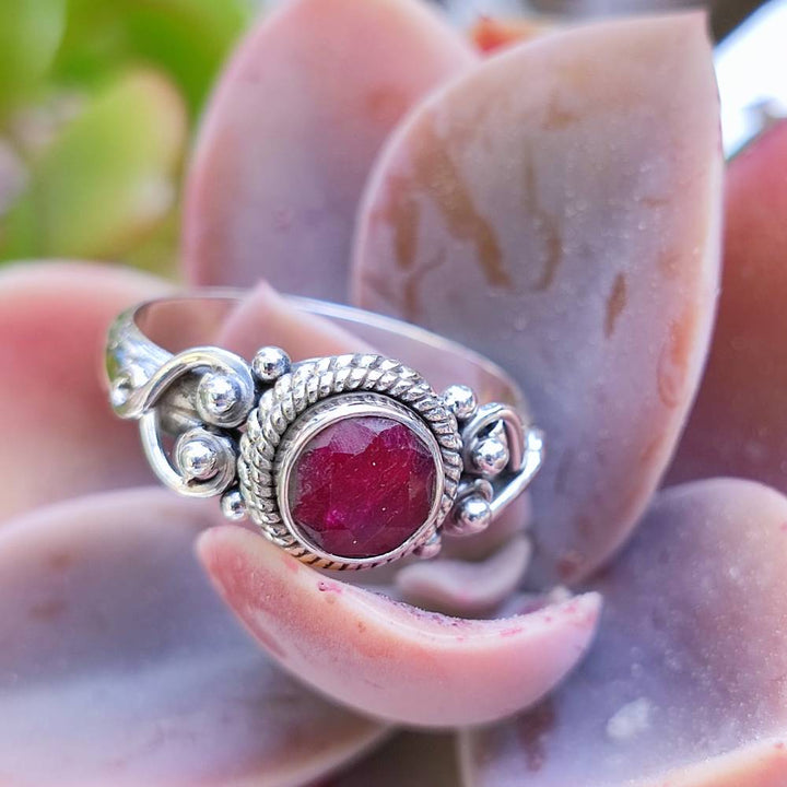 Anello NAWAL argento 925 con pietra radice di rubino
