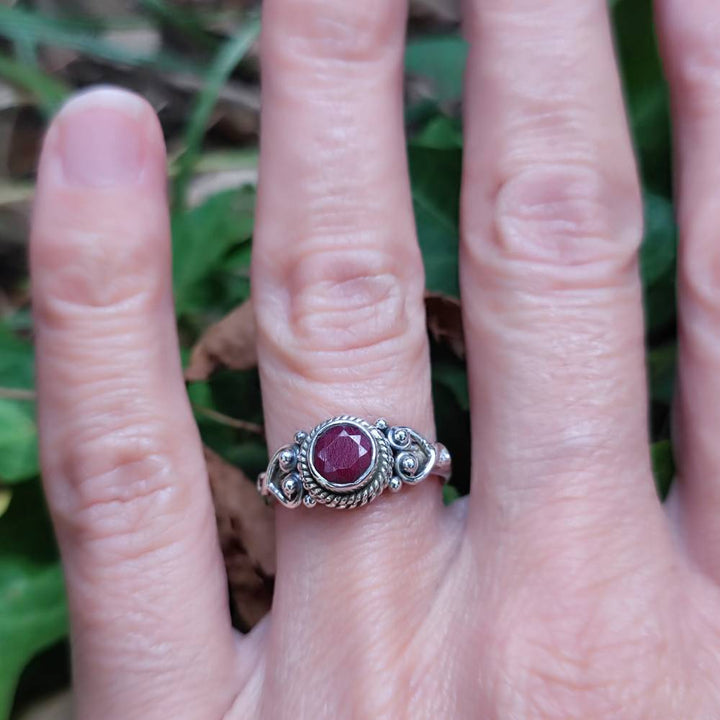925er Silberring mit rundem Stein - NAWAL