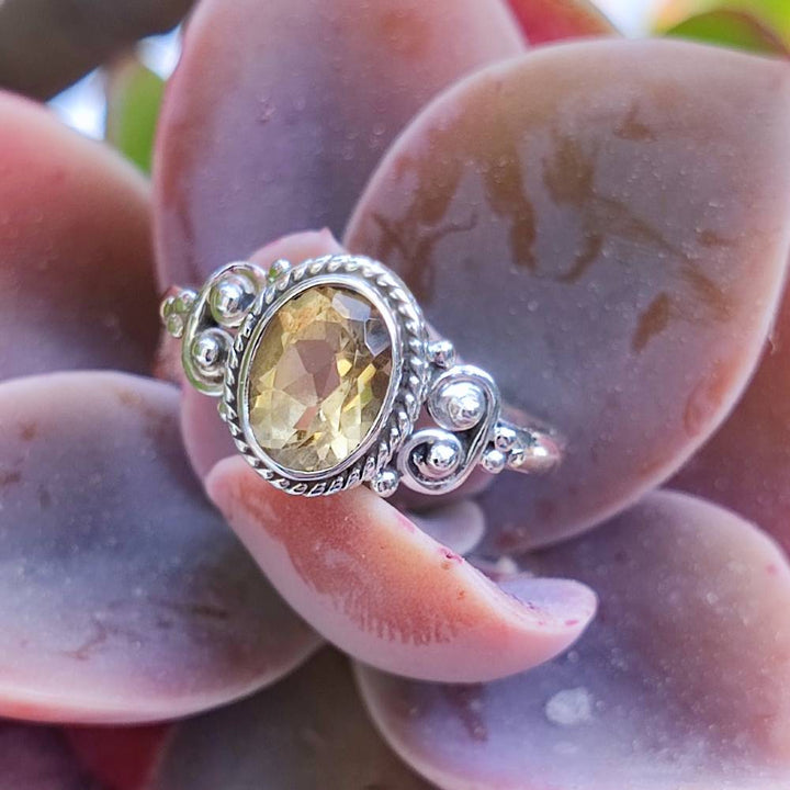 Anello NAWAL argento 925 con pietra ovale quarzo citrino