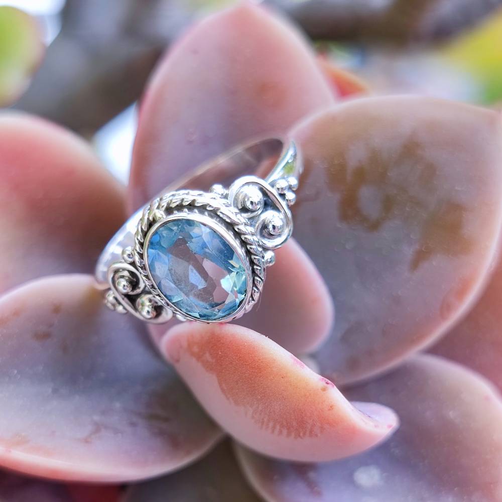 Anello NAWAL argento 925 con pietra ovale topazio azzurro