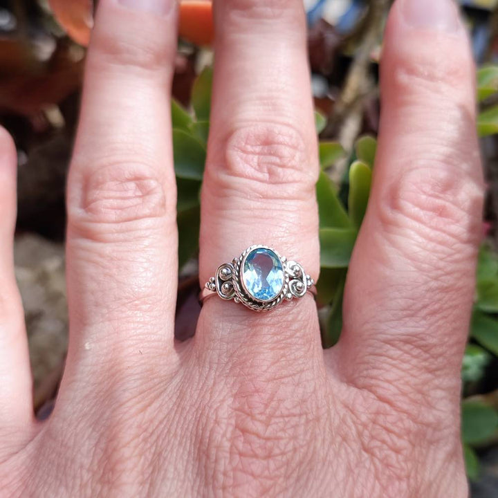 Anello NAWAL argento 925 con pietra ovale topazio azzurro