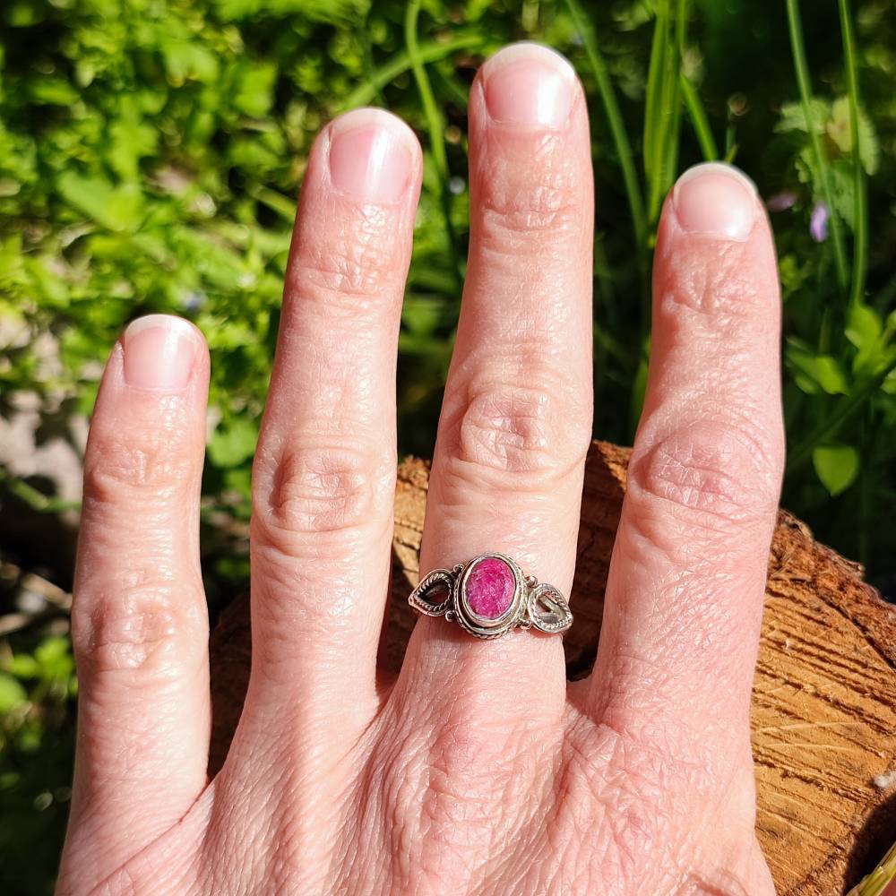 Anello ANJAN in argento 925 con pietra radice di rubino