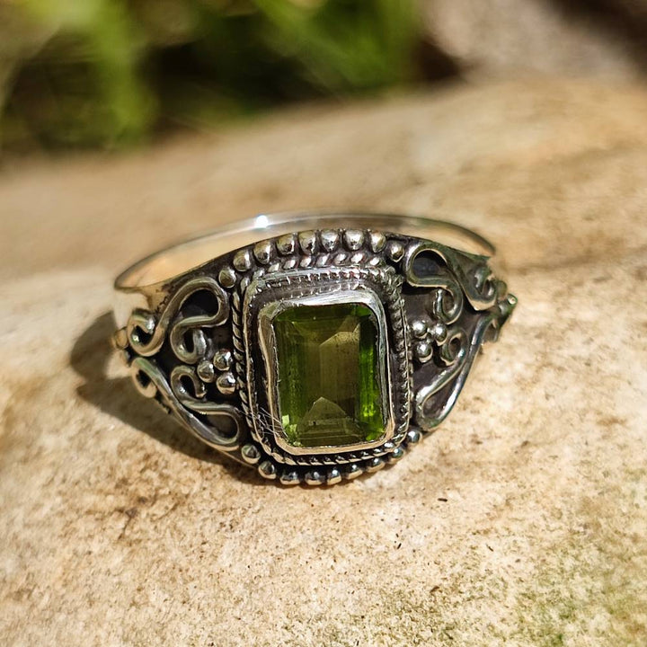 Anello con pietra in argento 925 ANANTRAM peridoto