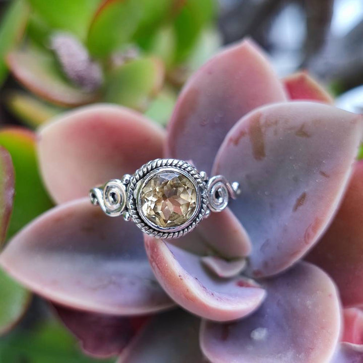 Anello HANIMA in argento 925 con pietra quarzo citrino