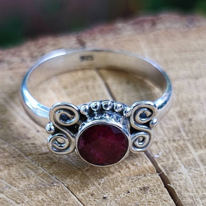 Anello in argento 925 con pietra HEMANG radice di rubino