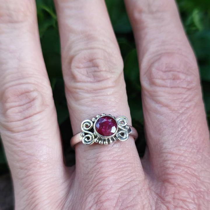 Anello in argento 925 con pietra HEMANG radice di rubino