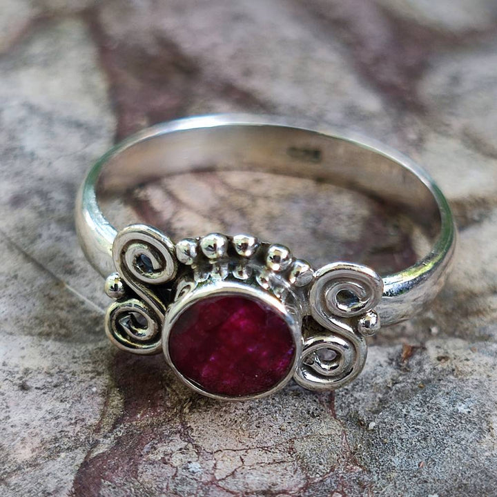 Anello in argento 925 con pietra HEMANG radice di rubino
