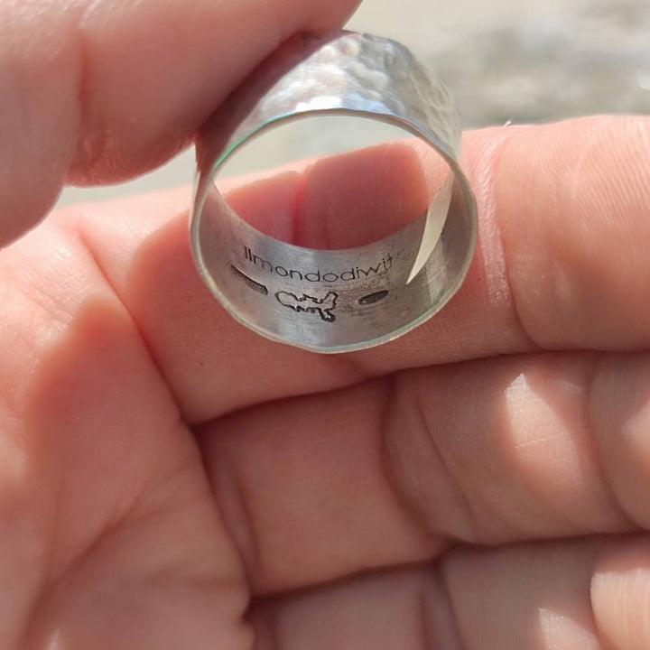 Anello a fascia martellata in argento 925 - MISHROLI