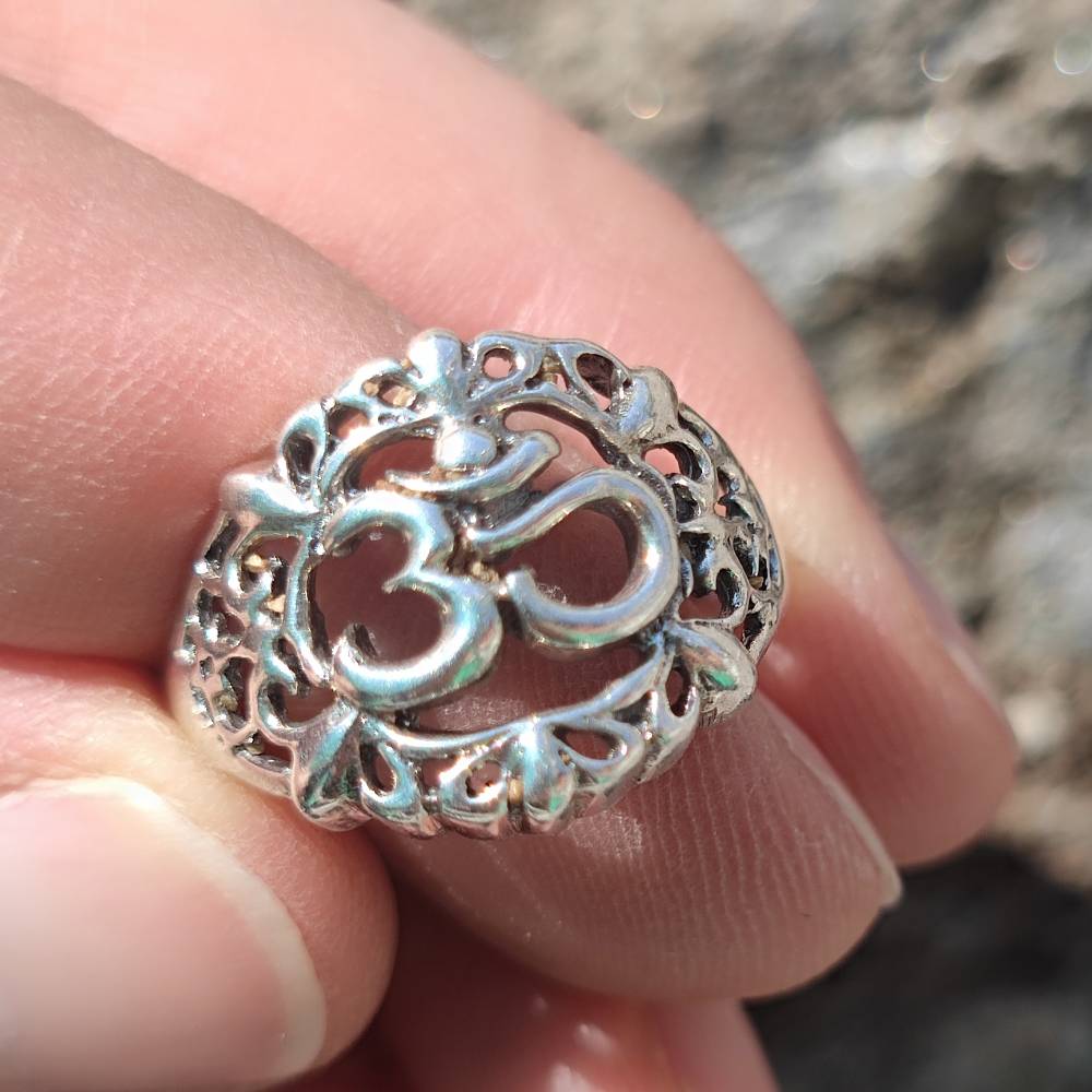 Anello etnico in argento 925 con OM - KOLPURA