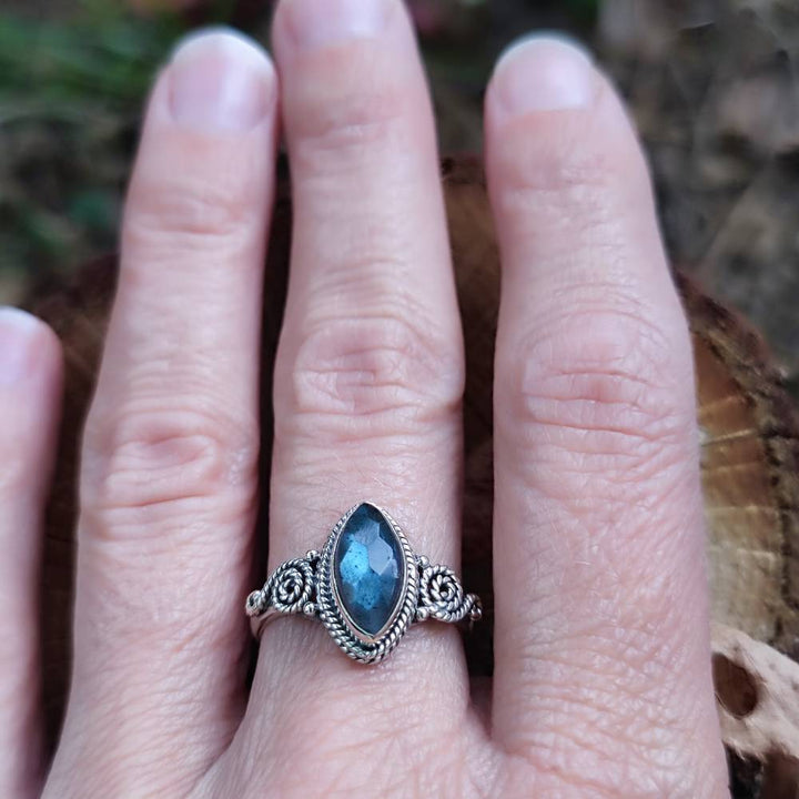 Anello argento 925 con pietra ovale - BASUPALI labradorite