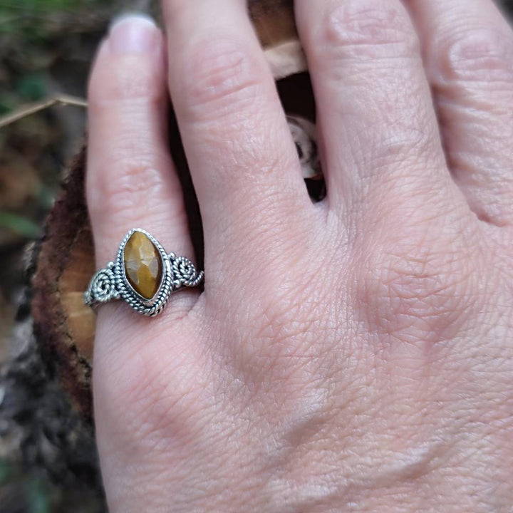 Anello argento 925 con pietra ovale - BASUPALI occhio di tigre