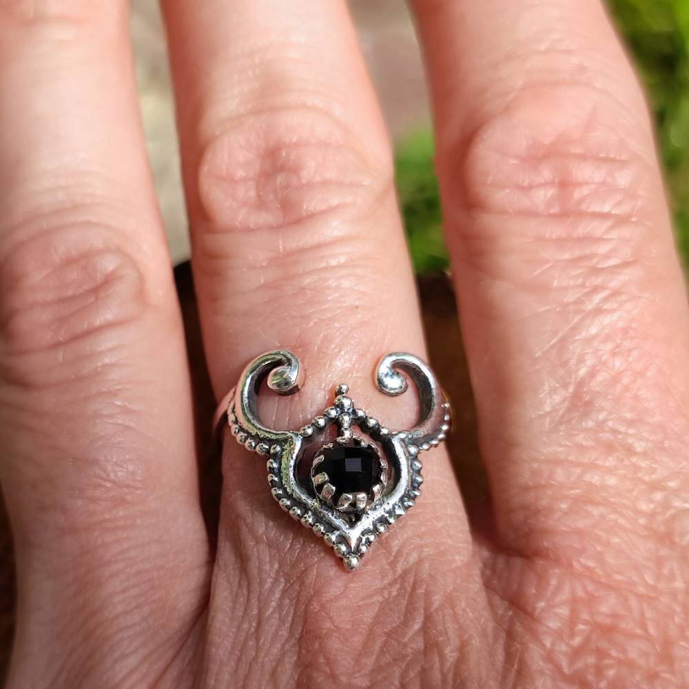 Anello con pietra in argento 925 AMBUJ onice nero
