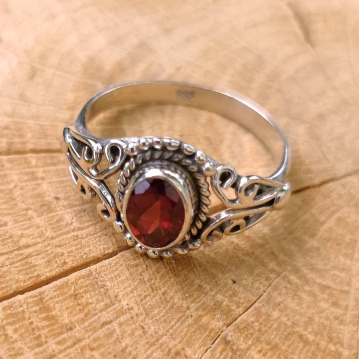Anello con pietra in argento 925 CHATURVEDI granato