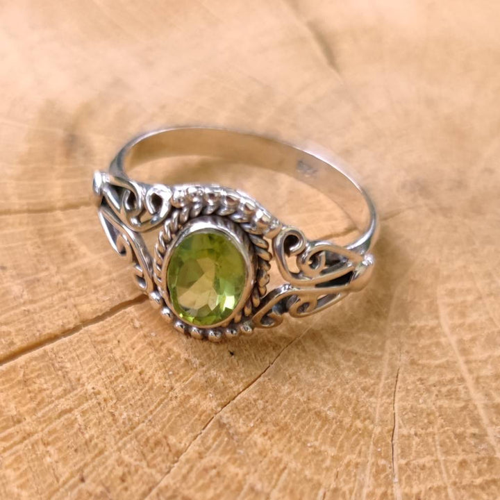 Anello con pietra in argento 925 CHATURVEDI peridoto