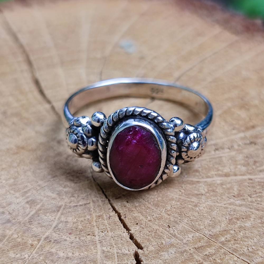 Anello con pietra in argento 925 DHARMENDRA radice di rubino