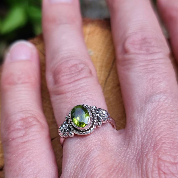 Anello con pietra in argento 925 DHARMENDRA peridoto