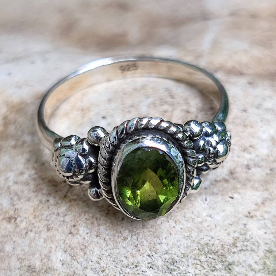 Anello con pietra in argento 925 DHARMENDRA peridoto