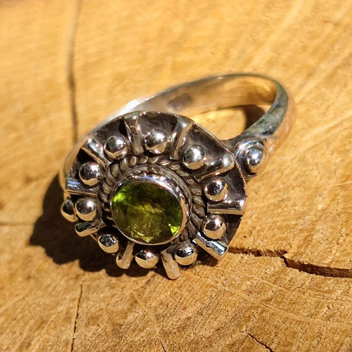 Anello in argento 925 con pietra GURNAM peridoto