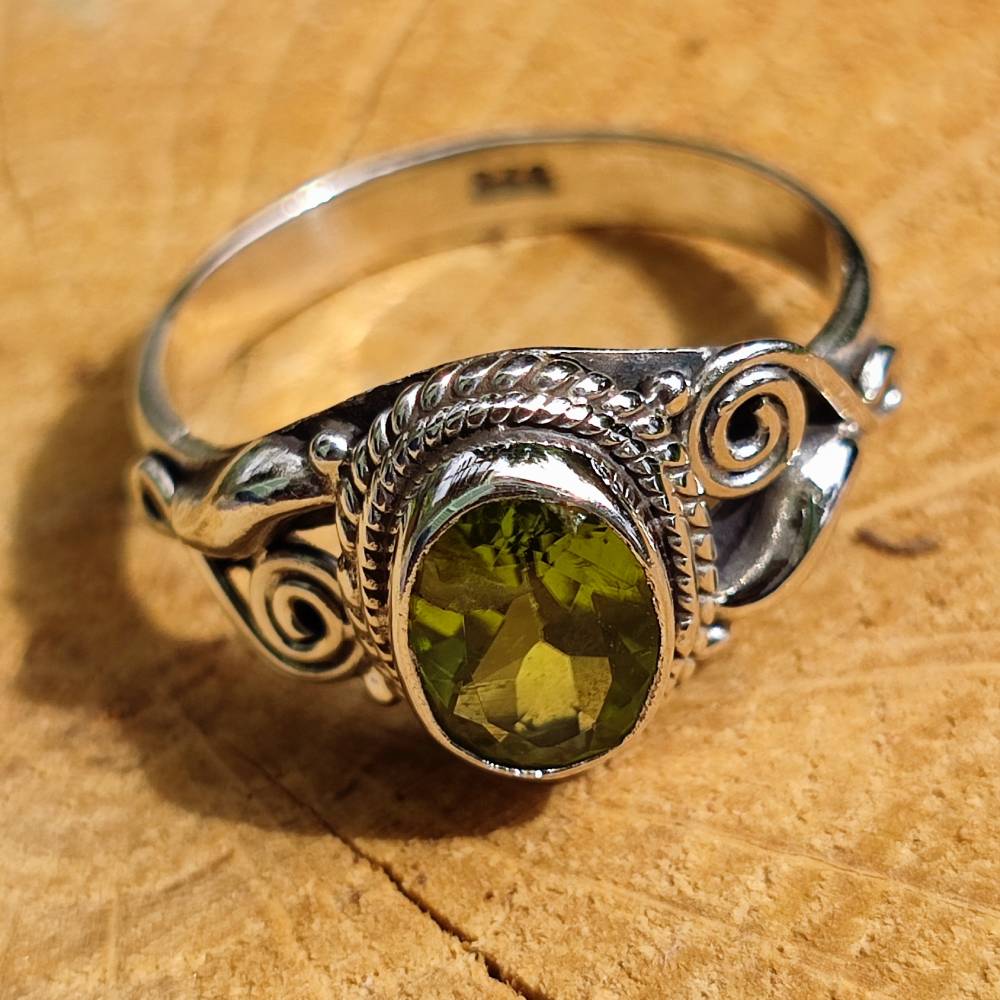 Anello con pietra in argento 925 GEET Peridoto
