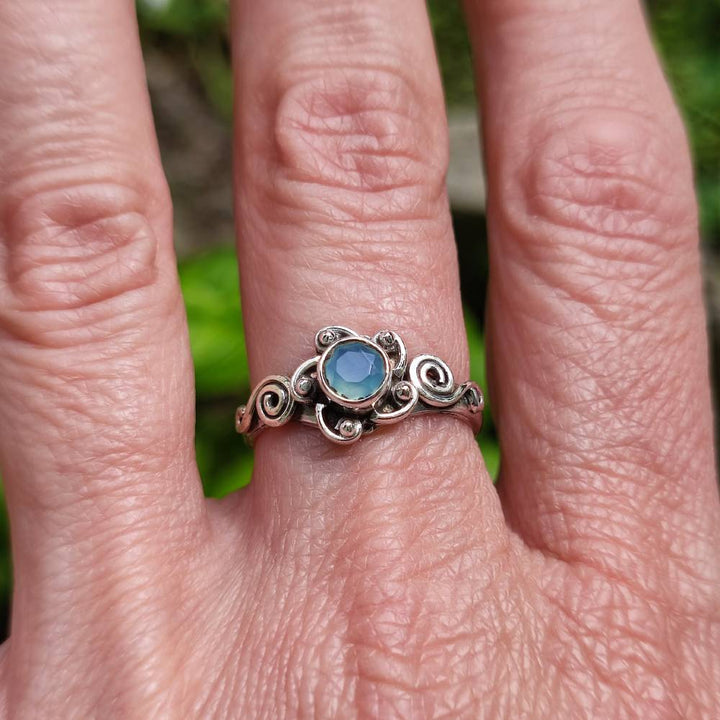 Anello con pietra in argento 925 GURUDAS calcedonio