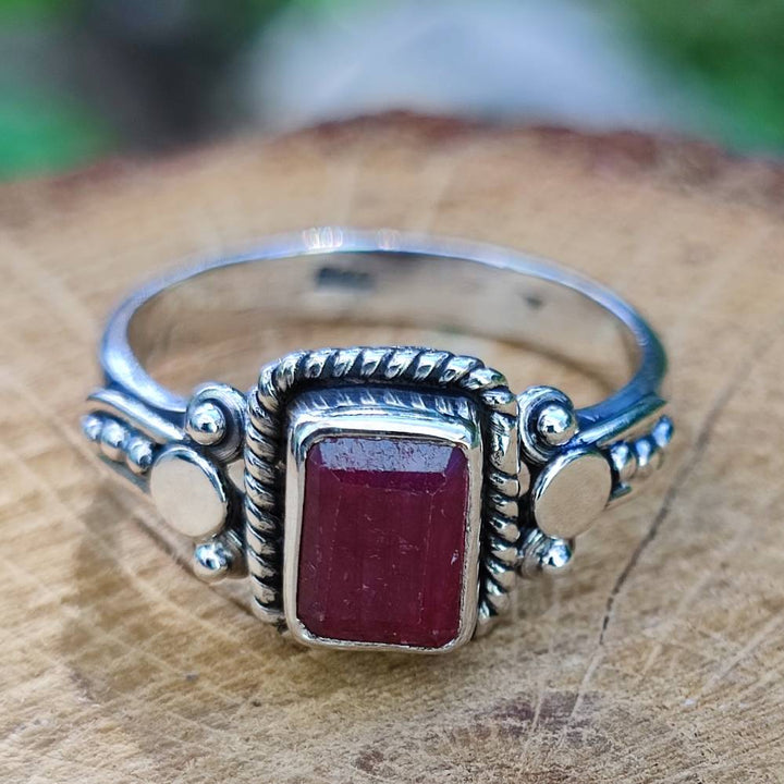 Anello con pietra in argento 925 LOKESH radice di rubino