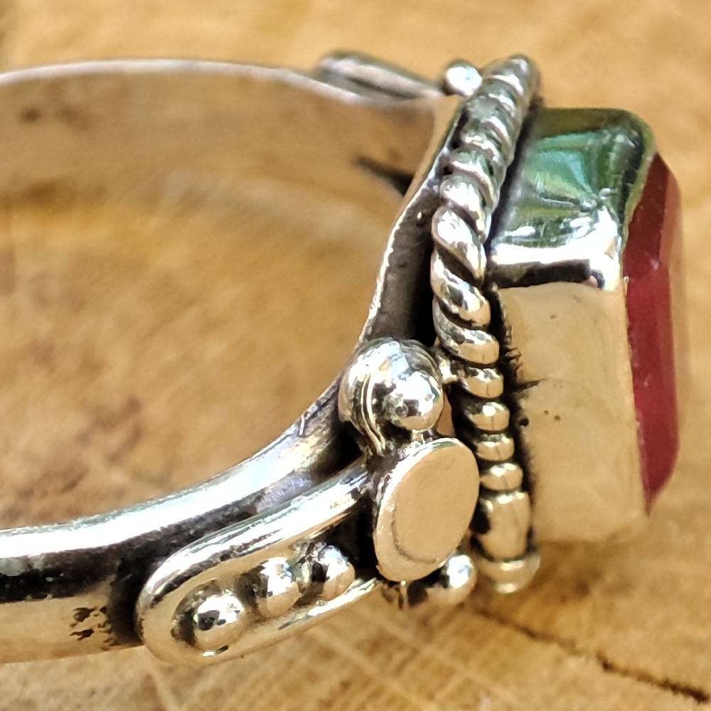 Anello con pietra in argento 925 LOKESH radice di rubino