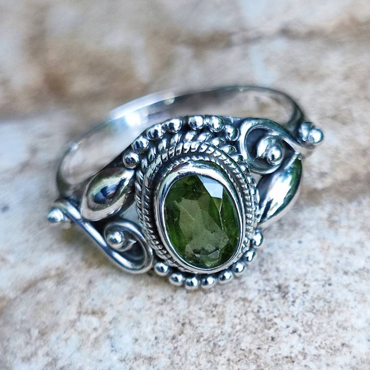 ANELLO artigianale in argento 925 pietra MAHIPATI peridoto