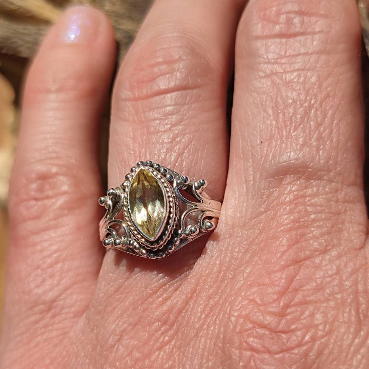 Anello con pietra in argento 925 - HIRAKUD